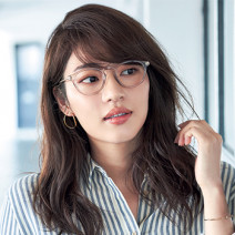 前髪の分け目を変えるだけ！ 知的な印象のボリューム前髪アレンジ