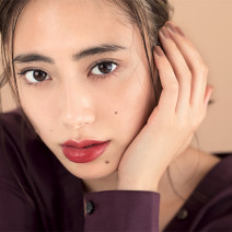 人気H&Mが伝授！ ルナソルのアイパレットで作るナチュラルな彫り深アイ♪