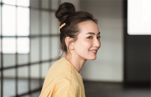 ヘアコームを使用した簡単アレンジで「かわいい！」を実現♪ショート、ミディアムも