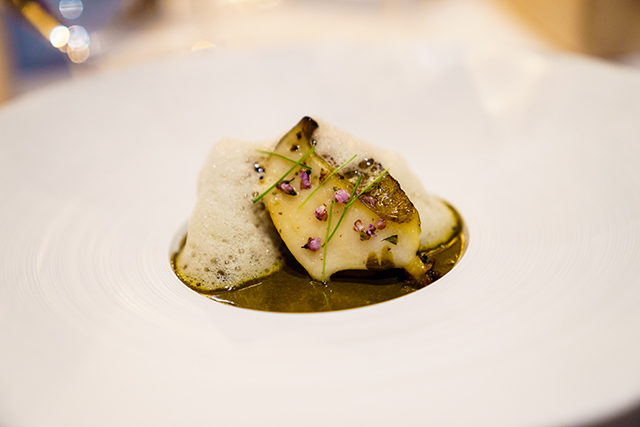 6-abalone-baked-in-its-broth-white-wine-cream-with-liver-shiso-flower