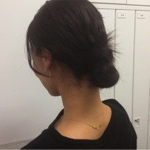 髪が太くて多いせいで髪型に悩む人へ！簡単アレンジ“こなれシニヨン”の作り方【髪コンプレックス解消vol.43】