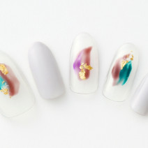 透明感のあるネイルデザインおすすめ21選｜クリアベースのシンプルなものや、ピンクやラメを使ったデザインなど