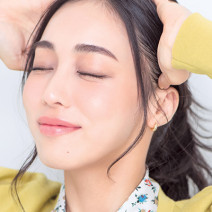 姿勢の悪さが目の下のたるみの原因に！？ 目元のたるみケア法まとめ