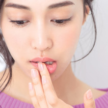 唇の皮むけ対策｜ガサガサ卒業！美唇を取り戻すケア方法やおすすめリップ＆口紅まとめ