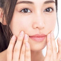 脱・乾燥ガサガサ唇のためのケアは？｜“なめる”“こする”“皮をむく”が３大NG