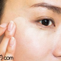 クマを消したい！｜クマを消してみせてくれるコンシーラーとクマ消しメイクの方法を紹介！