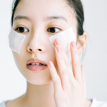 化粧水をコットンでつけるときのおすすめの方法と潤いで満たすコットンパックのやり方教えます