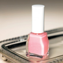 自宅でできるジェルネイル風艶ネイル｜おすすめのジェルネイル風に適したデザイン、セルフネイルのやり方、オフにおすすめの除光液