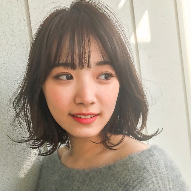 おでこが広い人必見 似合う前髪やあえて見せるアレンジ術 小顔見せヘアスタイル 美的 Com