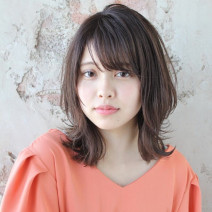 丸顔や毛量多めの人は“くびれミディ”ですっきり小顔＆トレンド感を手に入れて！