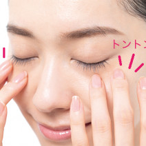 目尻のシワは笑っていなくても刻まれる！？ 徹底保湿でしっかりケアを！