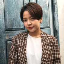 猫っ毛のボリュームアップ方法｜ペタンコトップはマジックカーラー使いでふんわり感を！【髪コンプレックス解消vol.47】