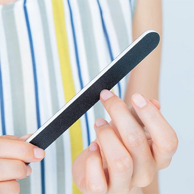 爪を綺麗に 爪やすりの使い方 ケアアイテム 変色 でこぼこ爪などの対処法 美的 Com 爪を綺麗に 爪やすりの使い方 ケアアイテム 変色 でこぼこ爪などの対処法 美的 Com