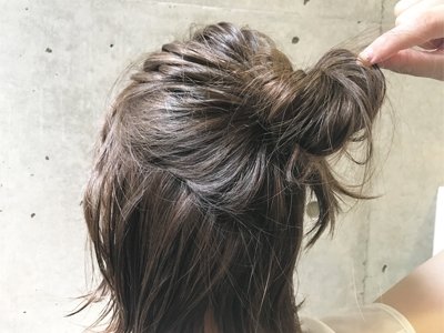 ポンパドールのやり方は意外と簡単 ポニーテールの前髪ポンパやショートヘアのポンパドールの作り方 美的 Com
