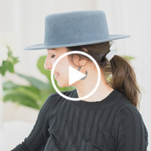 【ヘアアレンジ動画】冬のカンカン帽×おしゃれローポニー｜France Luxe PR西村カナコさん直伝、帽子をかぶる日の簡単こなれヘアアレンジvol.1