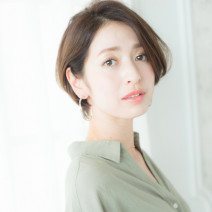 前髪長め×後頭部の丸みシルエットで、老けて見えない大人の“柔らかボブ”に！