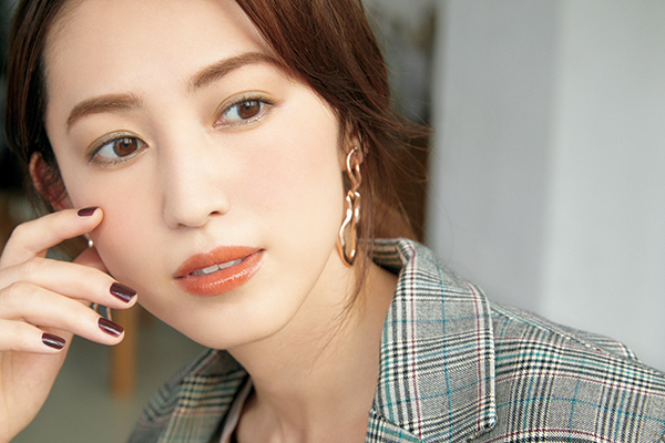 セルヴォークのシアーオレンジリップで凛としたおしゃれな美人顔に変身♪