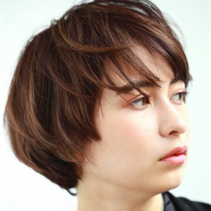 メッシュを入れると軽やかでかわいくなる 大人世代にもおすすめのハイライトを入れたヘアスタイル 美的 Com