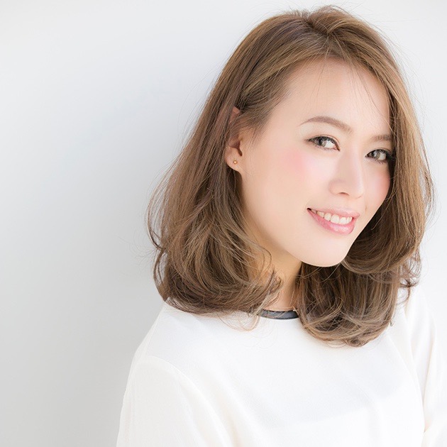 おでこが広い人必見 似合う前髪やあえて見せるアレンジ術 小顔見せヘアスタイル 美的 Com