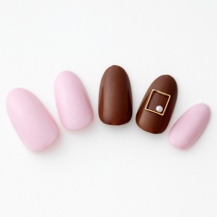 【365日ネイル】バレンタインまであと1週間！チョコレートを連想させる“甘辛ネイル”