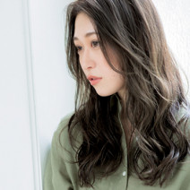 人気ヘアスタイリストが指南！ レイヤーヘアの老け見えしないスタイリングテクニック