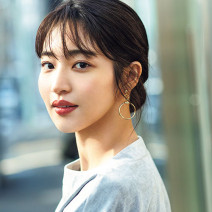 簡単ヘアアレンジ｜硬い髪でもOK！ ねじってまとめたお団子の「おしゃれタイトシニヨン」