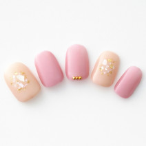 【365日ネイル】ベージュとピンクを春らしく♪花びらが舞うようなツートンネイル
