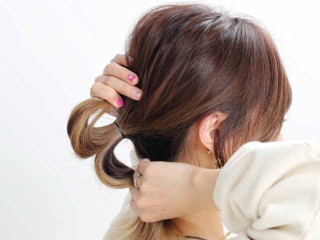 ポニーテールから一変！色っぽお団子ヘアアレンジ