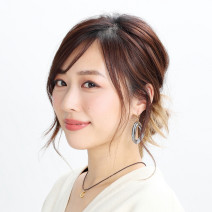 後ろ髪を巻かずに簡単おだんごヘア♪｜ポニーテールから手軽に“色っぽ”おだんごスタイルを【美容賢者の髪コンプレックス解消vol.52】