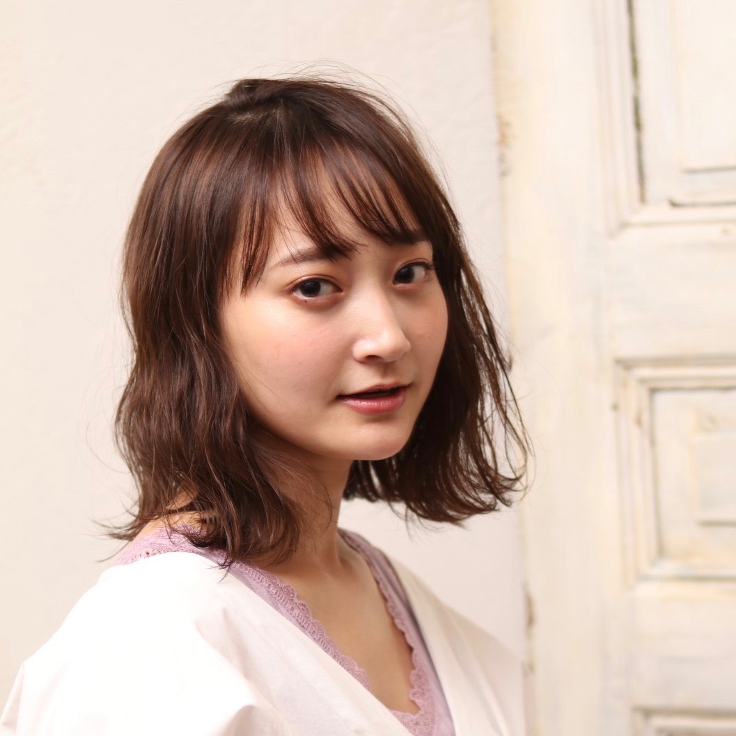 前髪をシースルーバングの外ハネミディにしたら、おしゃれ可愛い旬なモテヘアに