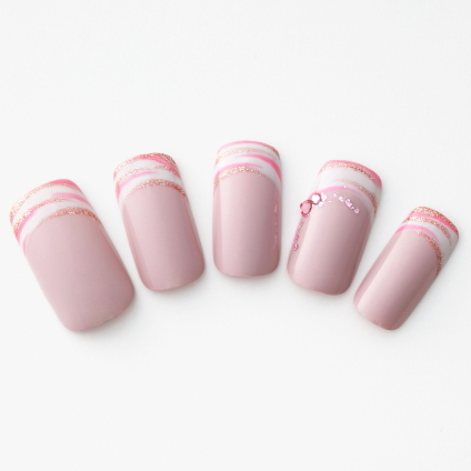【365日ネイル】ひと手間加えてフレンチネイルの鮮度をUP！動きのあるフレンチネイル
