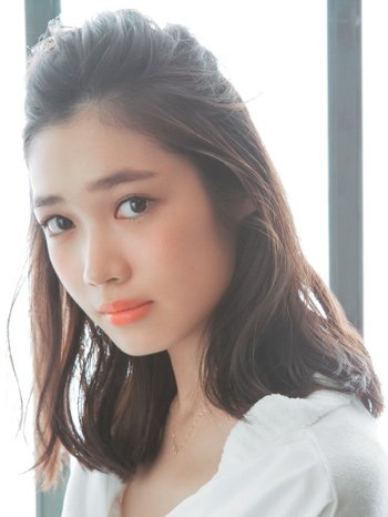 ミディアムヘアのセット｜大人っぽいから結婚式におすすめ！簡単で人気！印象チェンジのダウンヘアセットなど