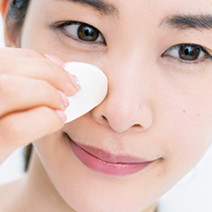 RMK、エトヴォス、DAZZSHOP…微粒子のプレストパウダーのポイント使いでメイクくずれ防止！