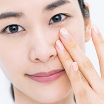 人気H&M直伝！ 薄づきリキッドファンデの“叩き込み塗り”でくずれにくく