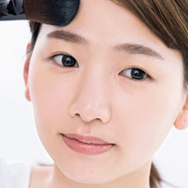 人気H&M直伝！ ルースパウダーのブラシ使い分けでシミ・ニキビ跡隠し！