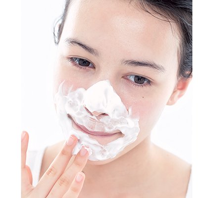 ニキビになりやすいオイリー女子におすすめの洗顔 オイリー肌におすすめの市販 プチプラ洗顔料 洗顔方法 美的 Com