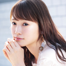 川栄李奈さんインタビュー｜「仕事のメイクはほぼ自前。広いおでこは前髪で隠しています！」