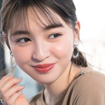 ボビイ ブラウン、セルヴォーク、SHISEIDO…グロスも指で！？ 最旬メイクを人気H&Mが伝授！