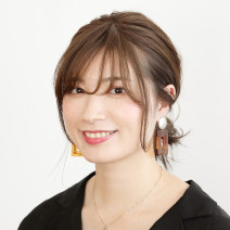 お手軽“シニョン風”で毛先のパサつきカバー！｜簡単＆おしゃれなヘアアレンジ【美容賢者の髪コンプレックス解消vol.58】