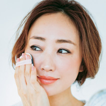 美容家 神崎恵さんが美白肌のためにしていることとは？｜スキンケア、メイクアップ、UVグッズまで…大公開！