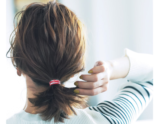 2色のヘアゴムがかわいい簡単アレンジ