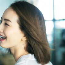 ストレートヘアで晴れた日は爽やかヘア♪風になびくのサラツヤ髪の作り方