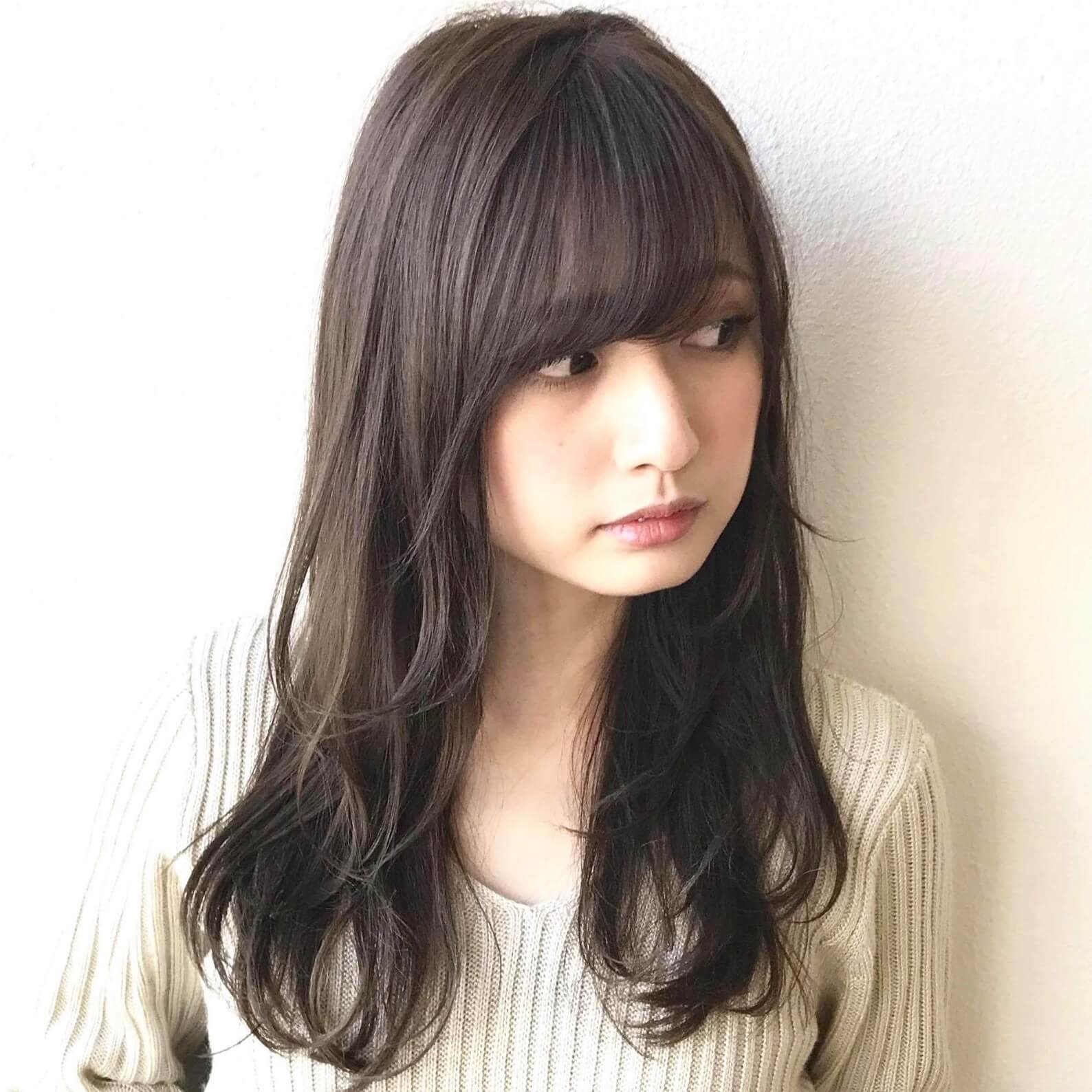 髪伸ばしかけの人、必見。長め透けバングの大人ロングは、イメチェン＋小顔効果あり！