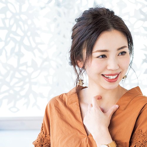 ロングヘアのまとめ髪アレンジ｜簡単！仕事向けまとめ髪、こなれ感のあるアップ、編み込みアレンジのやり方など