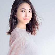 モデル 押切もえさんの日焼け肌→透明ツヤ肌の復活テクとは？ニキビ、くすみに悩んでいた10代からママの今まで…