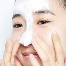 眉間～おでこ・鼻にできる大人のTゾーンニキビのケア方法