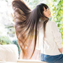 あの人気シャンコンのCMモデル・田嶋紫織さんのサラツヤ髪キープ術とは？｜愛用シャンコンも大公開！