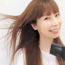 人気H&M高橋里帆さんの愛用シャンコンとドライヤーを大公開！「洗うだけでしっとり＆しなやかな指通りに♪」