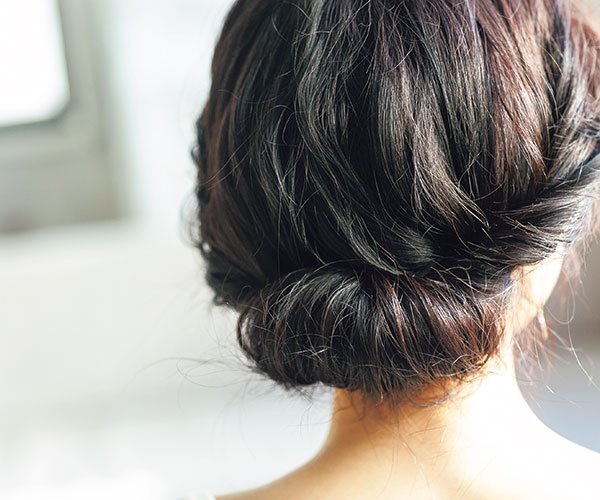 セミロングの簡単アレンジ10選｜ストレート、黒髪、フルアップからハーフアップまで
