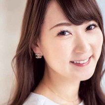秘書・能美黎子さん（33歳）のメイク直し術｜セミマット肌で知的見せ＆信頼感UP！